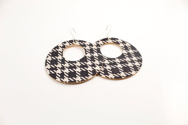 Black and White Hounds Tooth Cork Open Disc Earrings